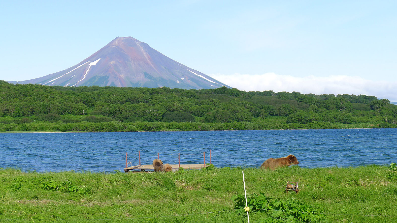 Kurilskoye Lake (Курильское Озеро)